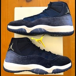 Woman's Nike Air Jordan Retro 11 Midnight Navy Velvet *** EUC ***